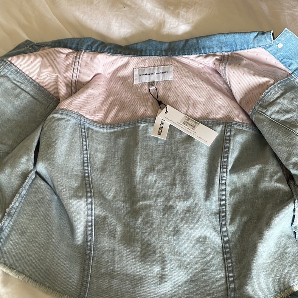 🔥 Cupcakes and Cashmere Jean Jacket with Heart - Picture 10 of 13